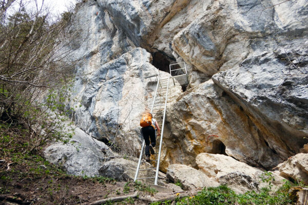 Sentiero delle grotte e terme di Simmental