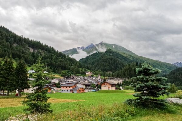 Durch die Moränenlandschaft im Vallon de Valsorey