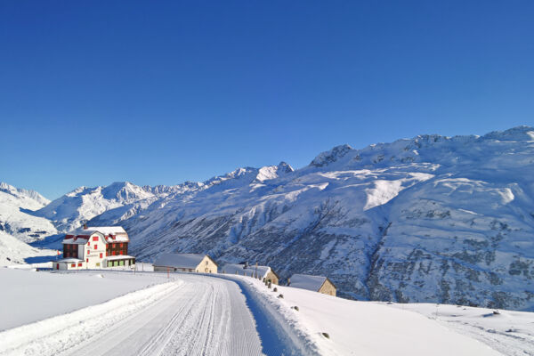 Route fermée dans la vallée d’Urseren