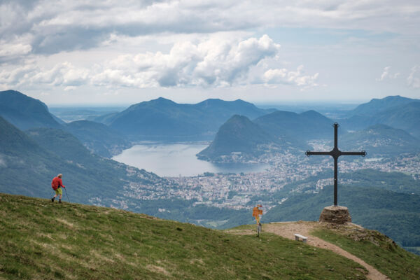 Facile itinerario in cresta sopra Val Colla