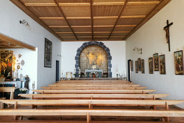 Zur Pilgerkirche oberhalb Savognin