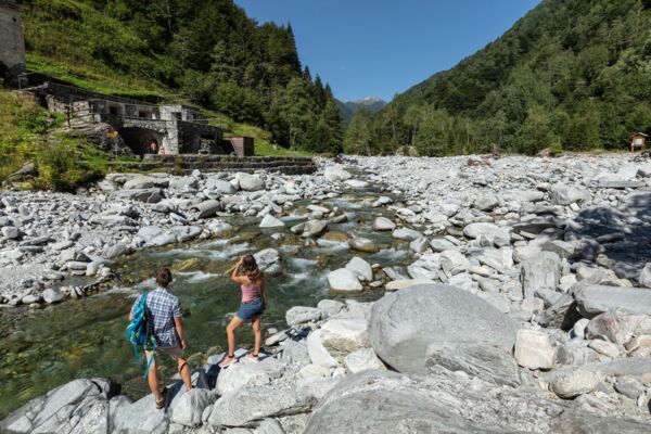 Grenzwandern in der Wildnis des Onsernonetals