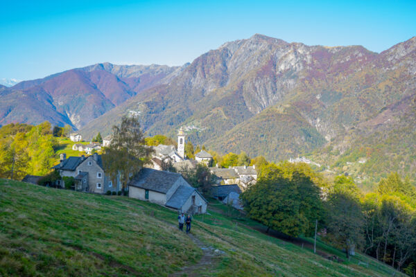 Tra il verde delle Centovalli e il blu del Lago Maggiore