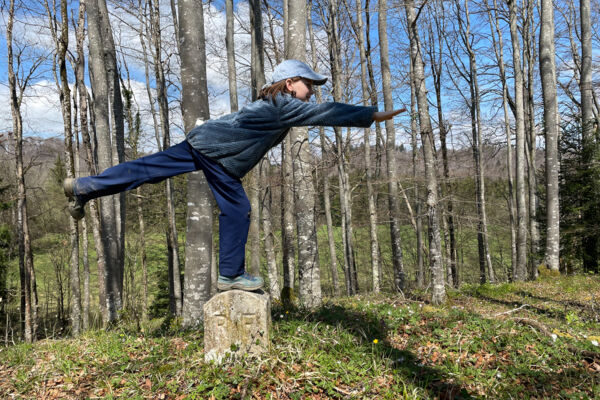 Den Grenzsteinen in der Ajoie nach