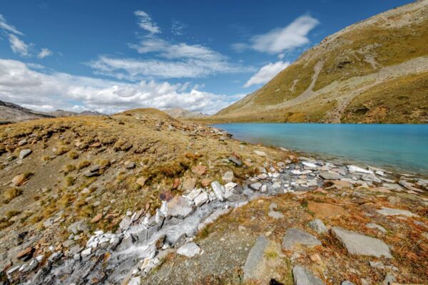 Vers les eaux turquoise du Lago Vago