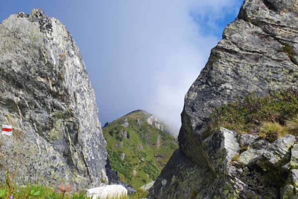 Steinreiche Wanderung zum Garmil