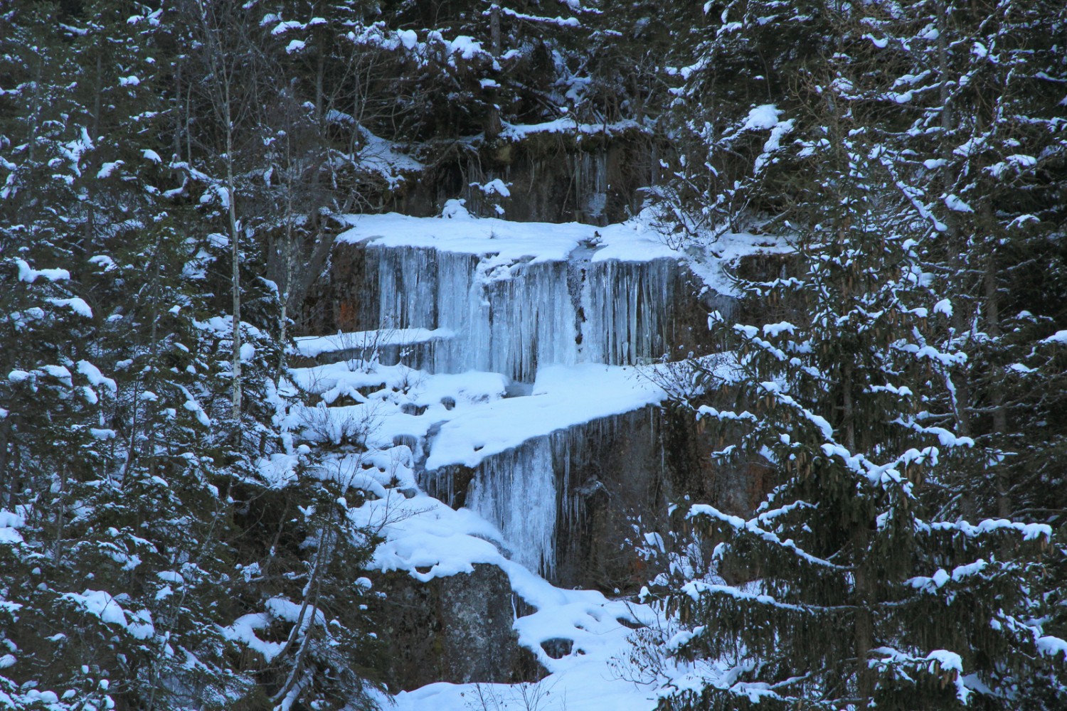 Lors du retour vers Göschenen, on admire de belles formations de glace.
Photo: Elsbeth Flüeler
