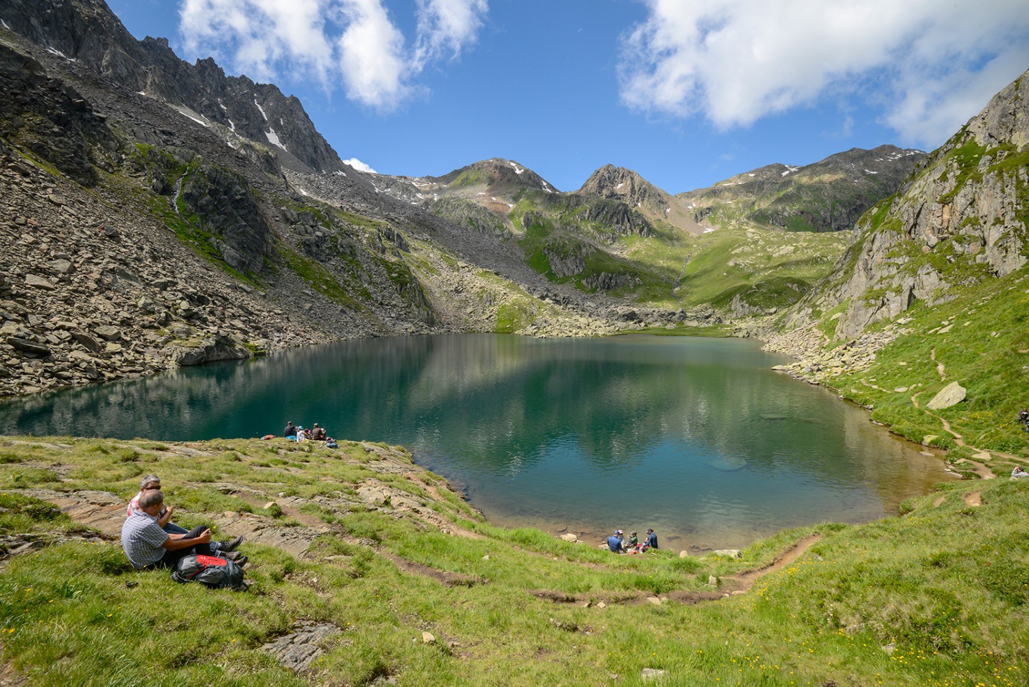 Der Tomasee lädt zur gemütlichen Rast ein. Bild: Daniel Fuchs
