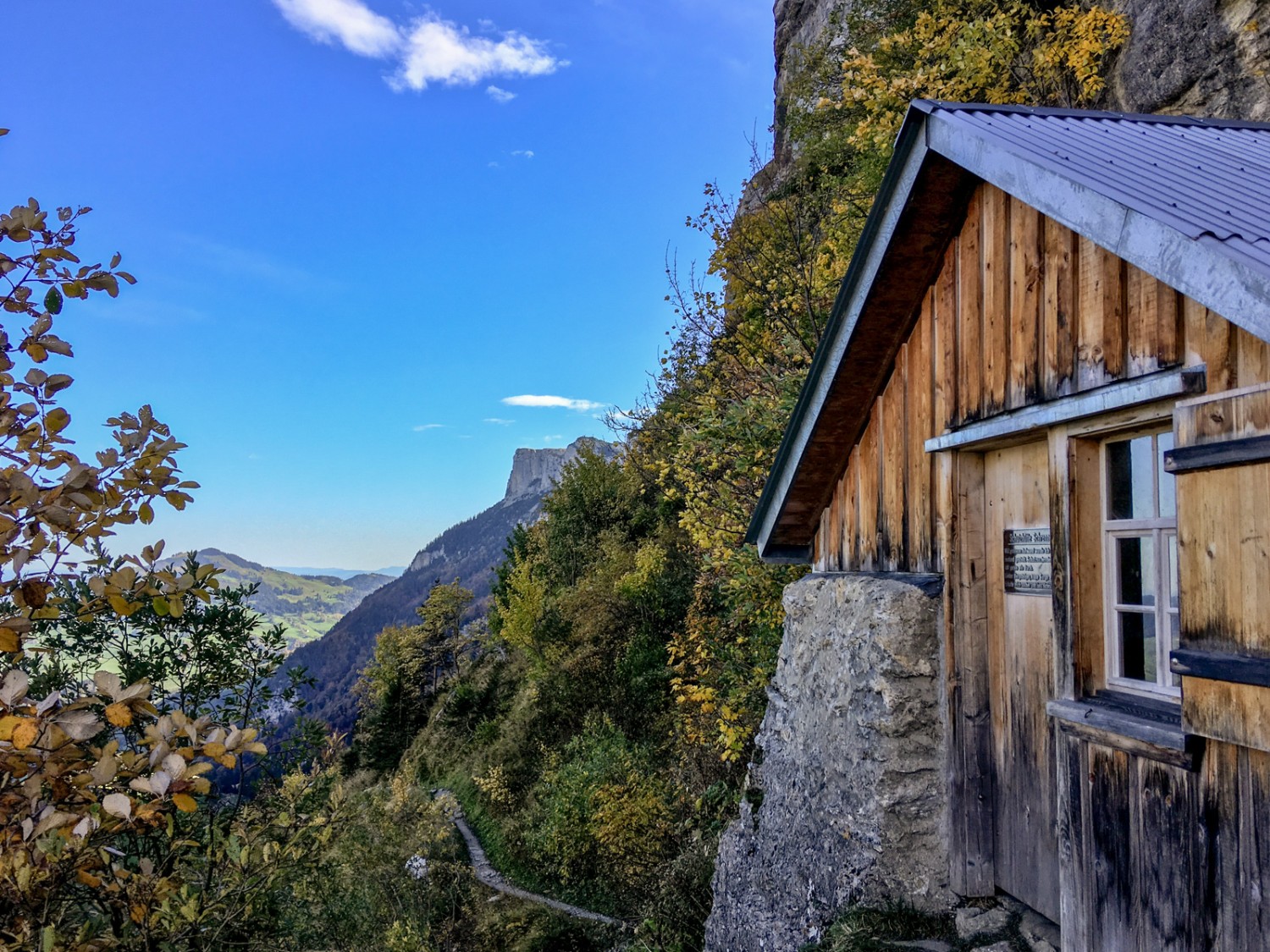 Auf halbem Weg zur Meglisalp liegt die Schutzhütte Schrennen. Bild: Claudia Peter
