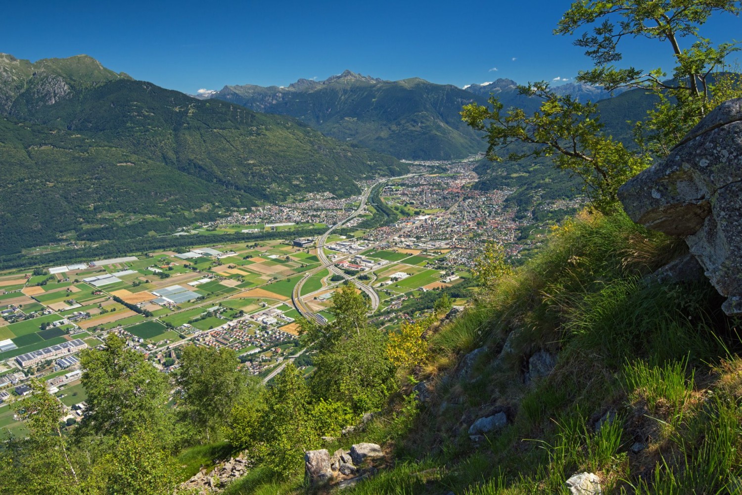 Balançoire géante au-dessus du tunnel du Ceneri