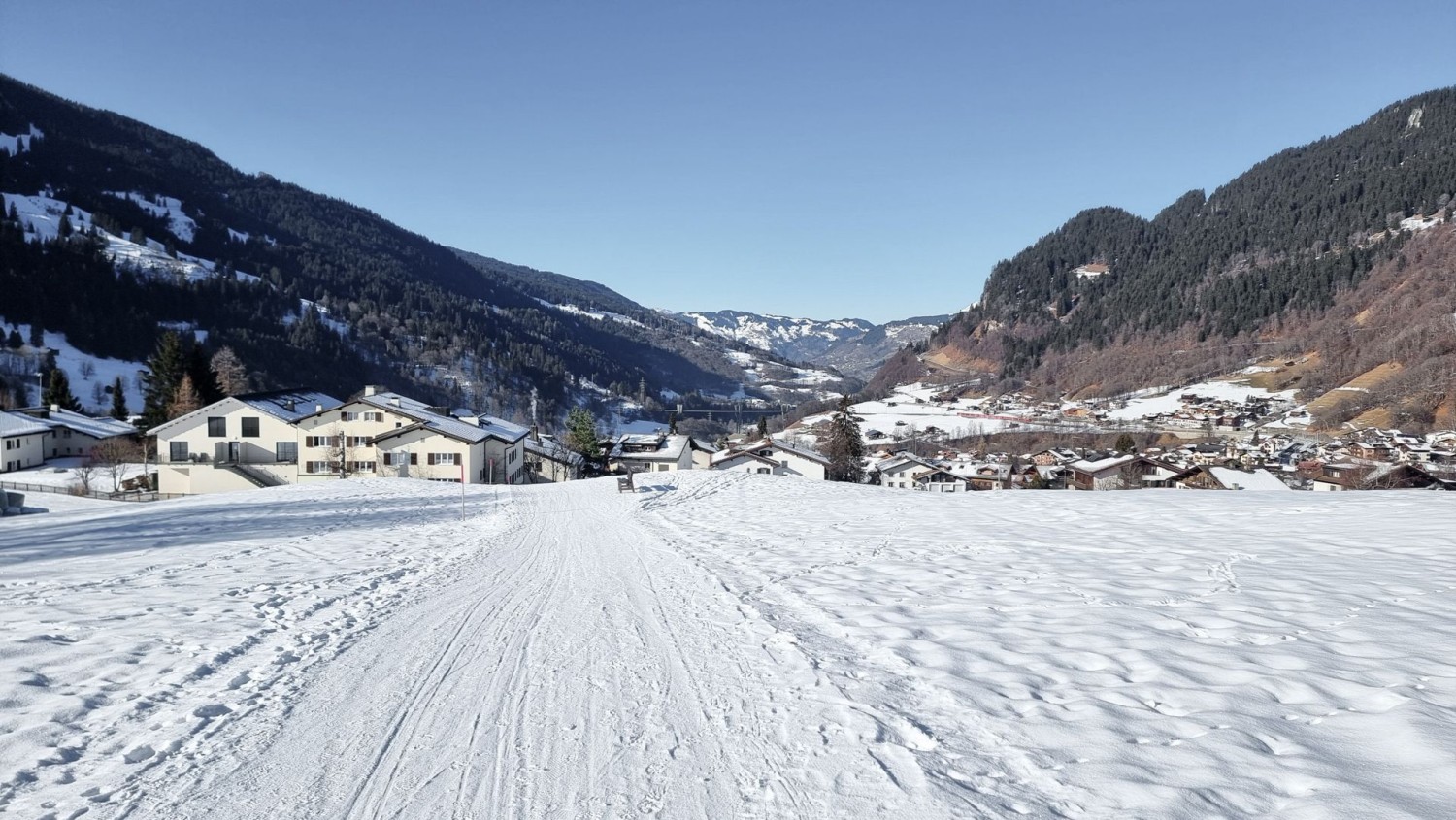 Vue sur la vallée à Mura