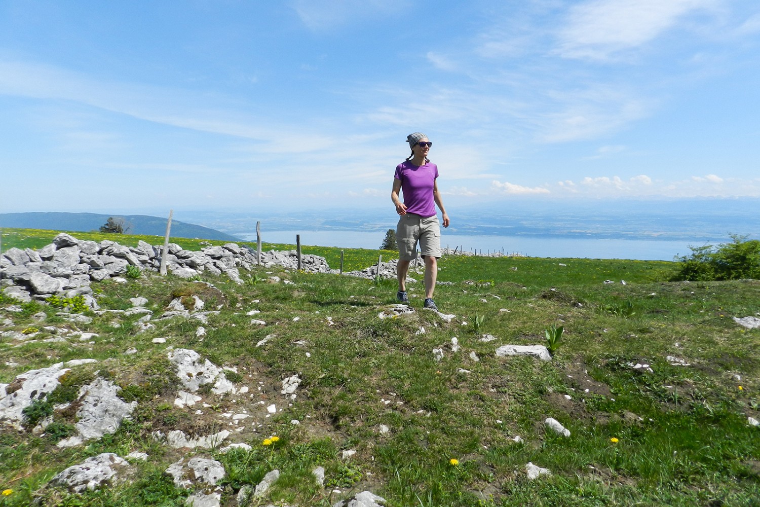 Depuis le Mont Racine, la vue porte bien au-delà du lac de Neuchâtel. Photos: Patricia Michaud
