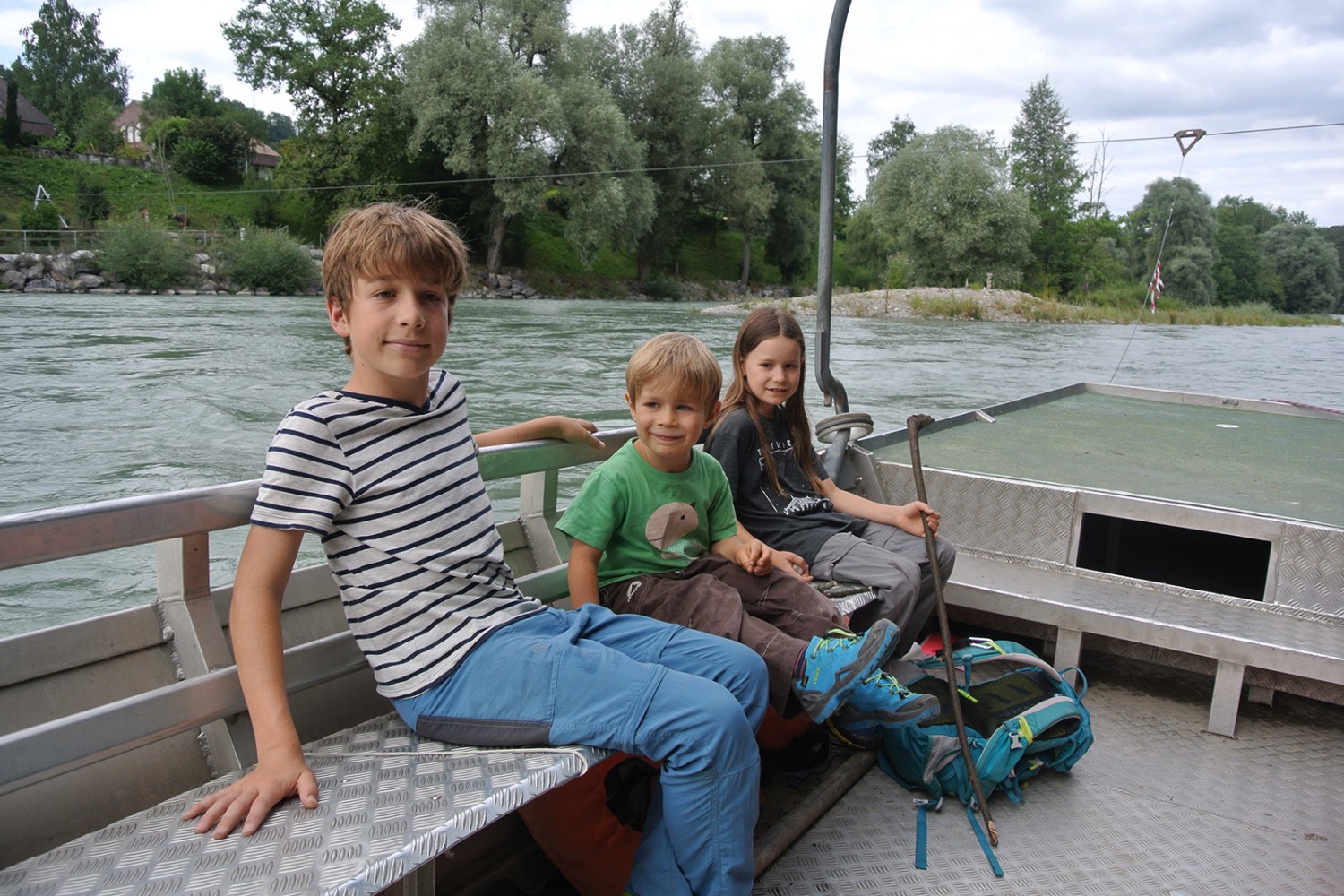 Mit der Fähre nach Bremgarten übersetzen.
Bilder: Rémy Kappeler