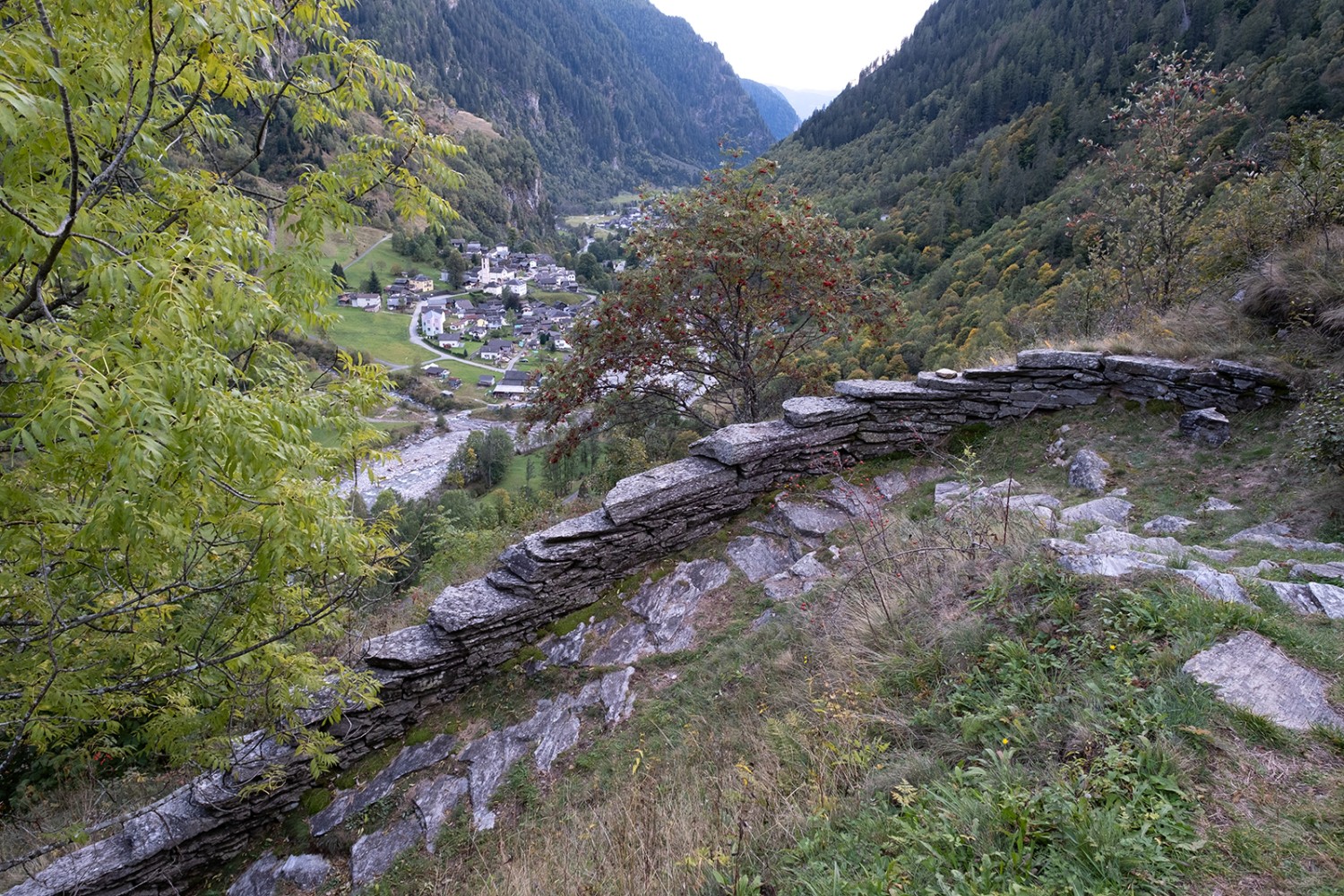 Auf dem alten Kapellweg geht es von Rossa nach Pro de Leura.
Bild: Markus Ruff
