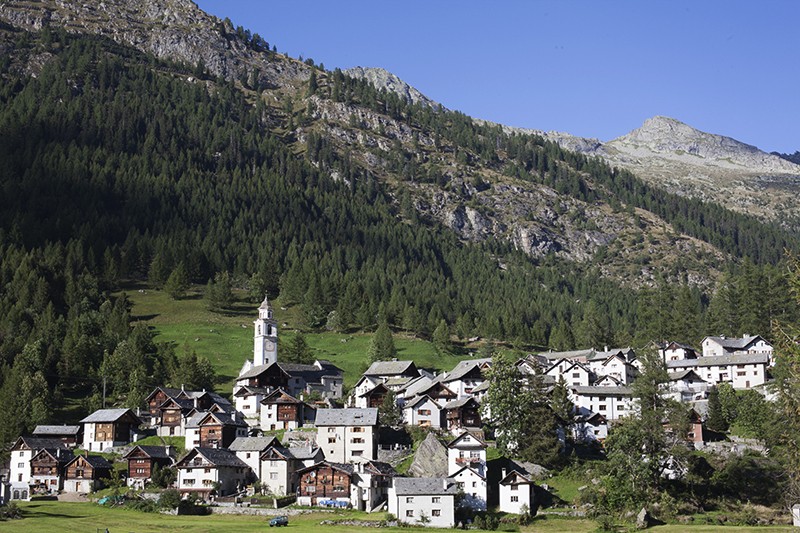 Blick auf Bosco/Gurin.Bilder: Anne-Sophie Scholl