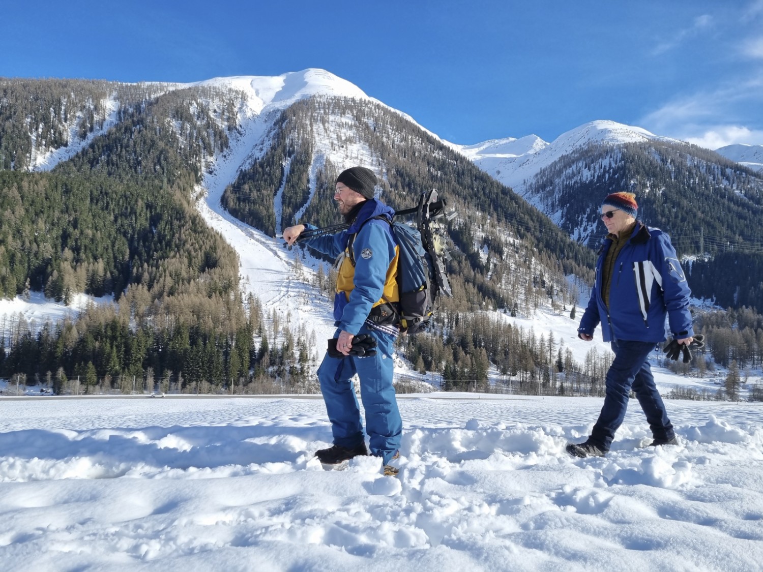 Le dernier tronçon vers Gluringen se parcourt sans raquettes. Photo: Nathalie Stöckli