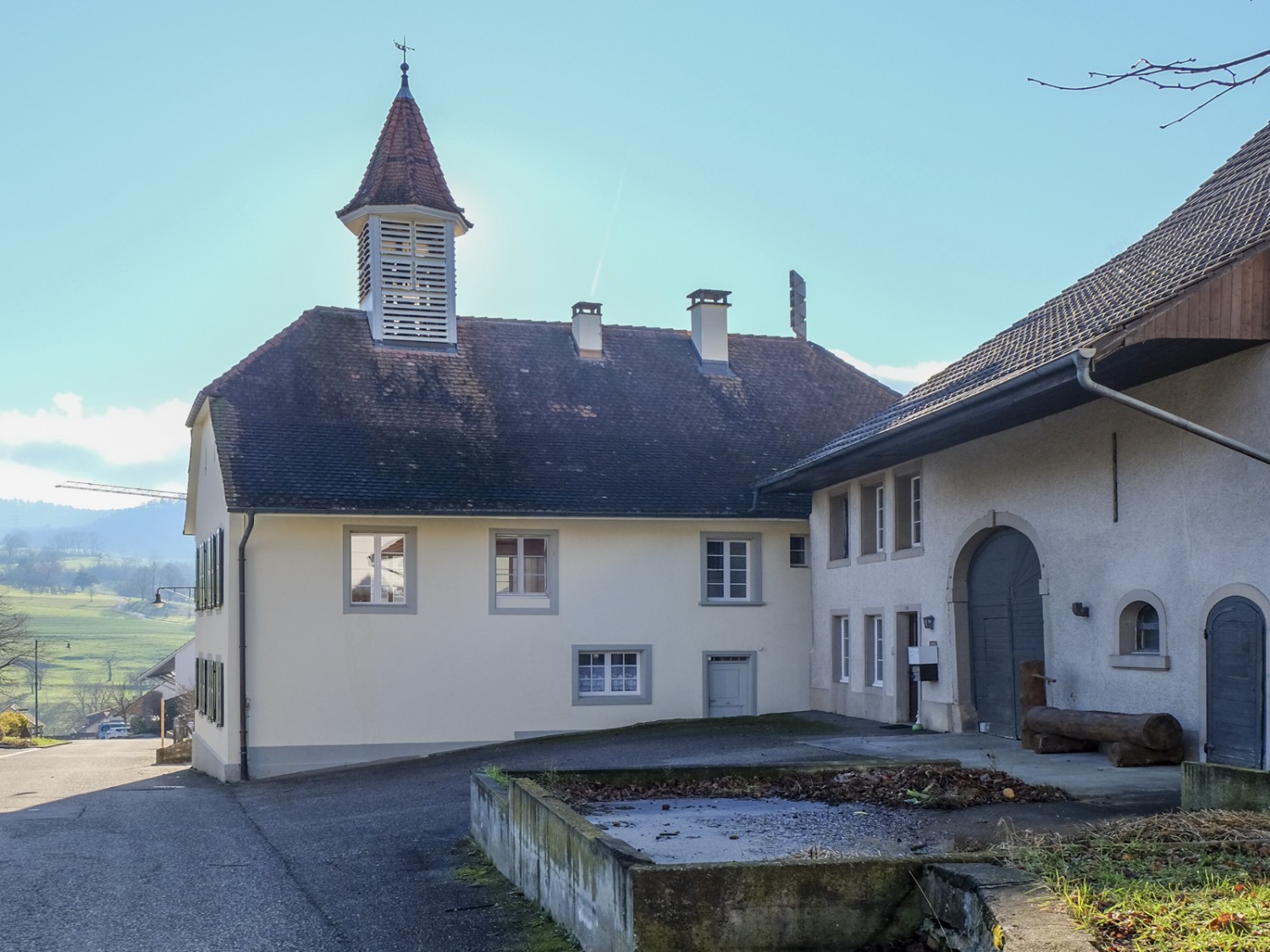 Das «Alte Dorfschulhaus», einst Bauernhaus, wurde 1830 zur Schule umgebaut. Bild: Elsbeth Flüeler