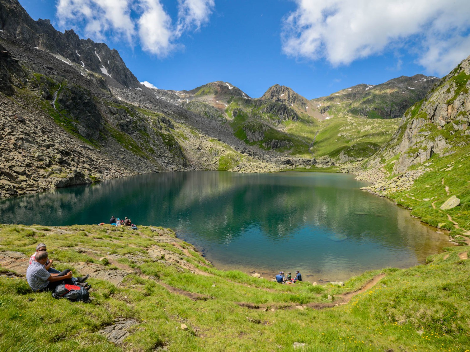 Un petit détour au lac de Toma vaut la
peine: impossible d’expliquer plus clairement d’où vient le Rhin, qui prend sa source précisément ici. Photo: Daniel Fuchs