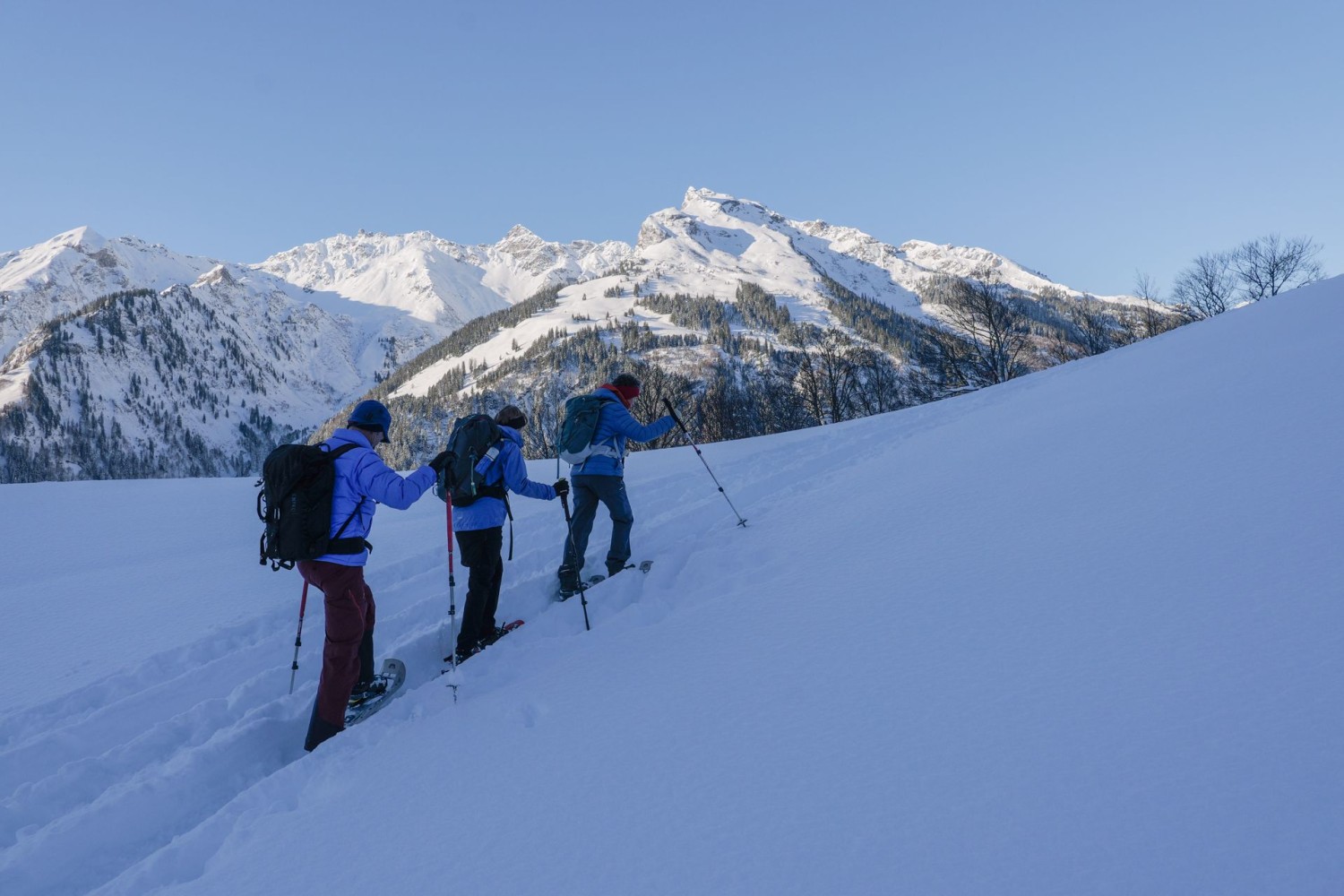 Peu après le départ, avec le Charenstock et la crête de Siwellen au loin