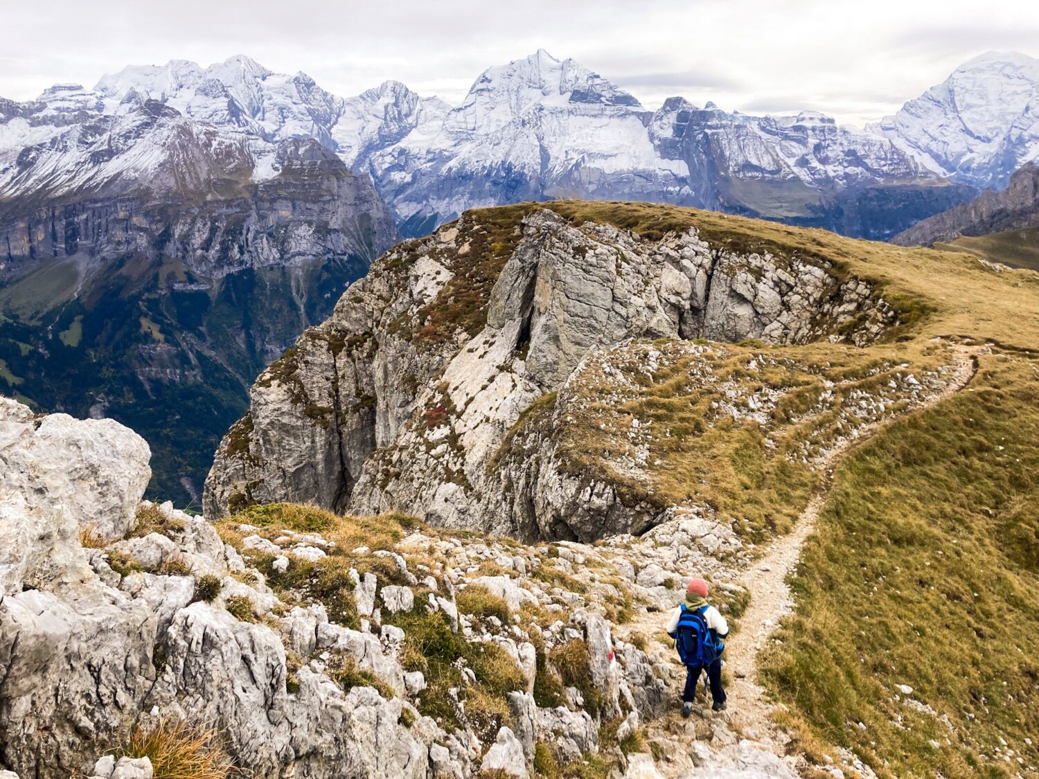 Blick zu den Walliser und Berner Gipfeln über Kandersteg.