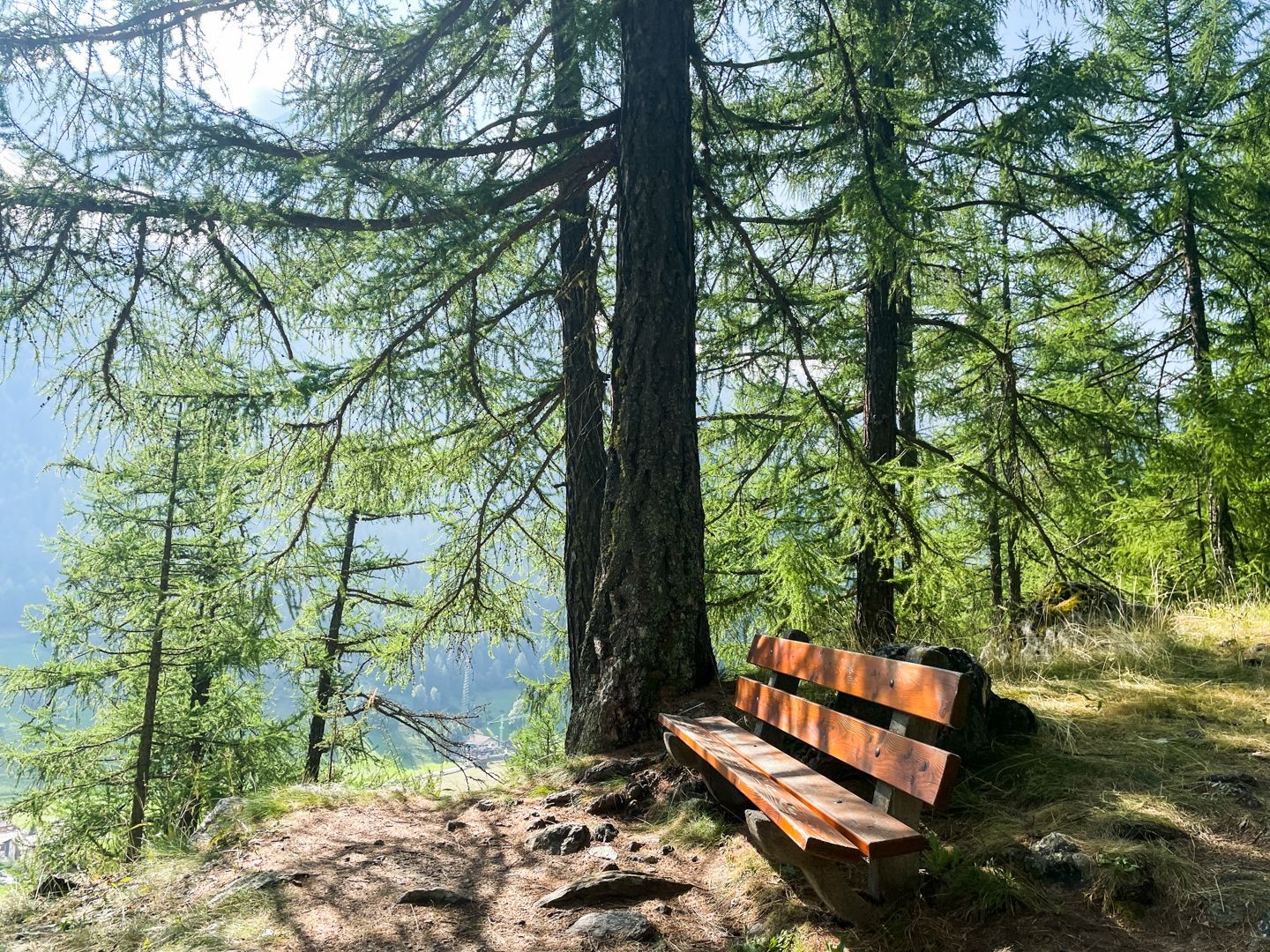 Les petits bancs invitent à s’accorder une pause.