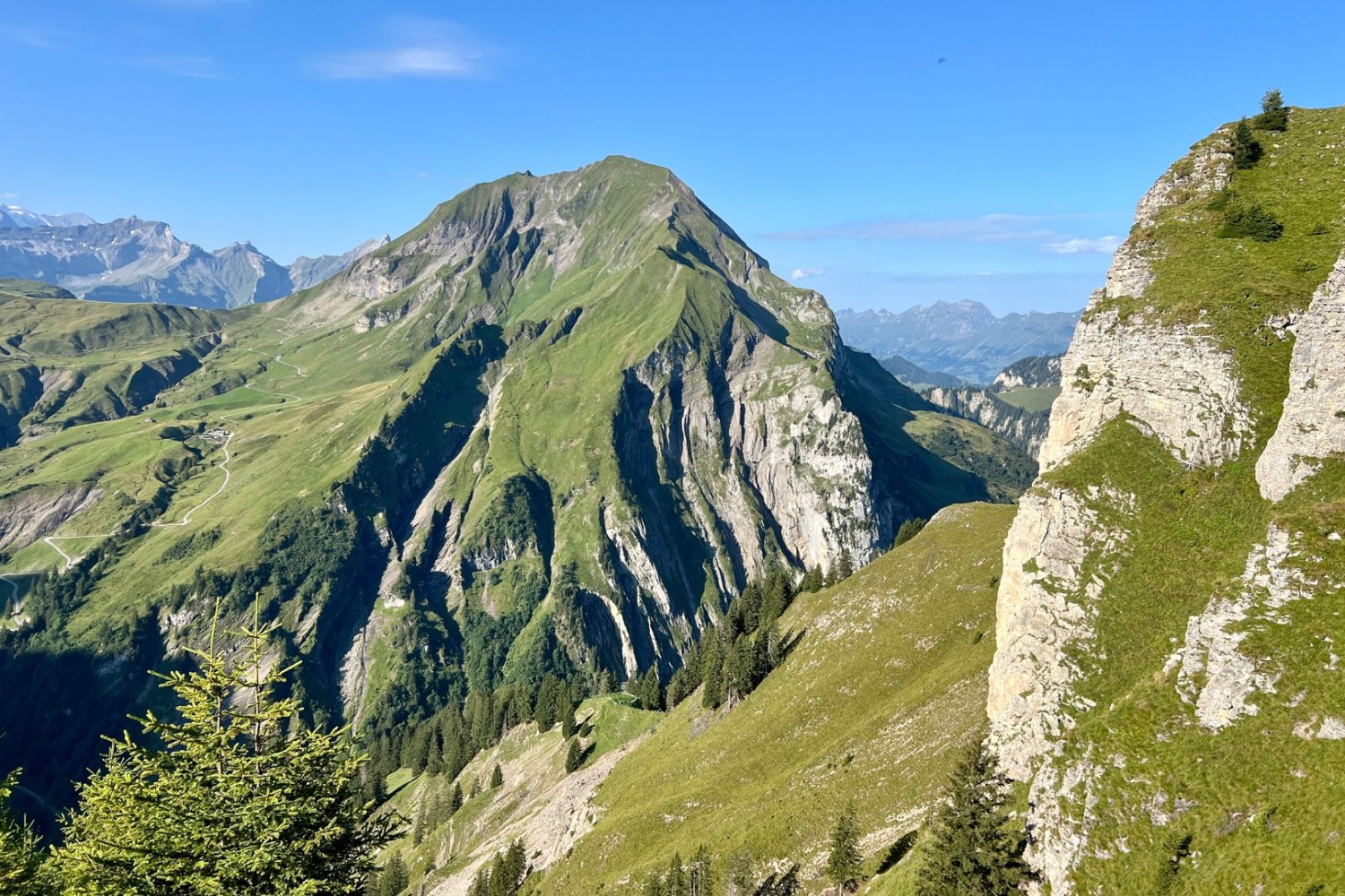 Blick auf die Witliflue kurz nach dem Rengglipass.