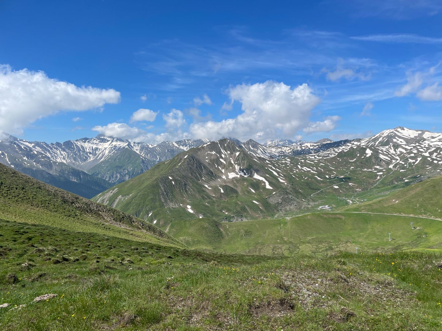 Coup d’œil derrière soi sur l’Alp Trida, le domaine skiable de Samnaun