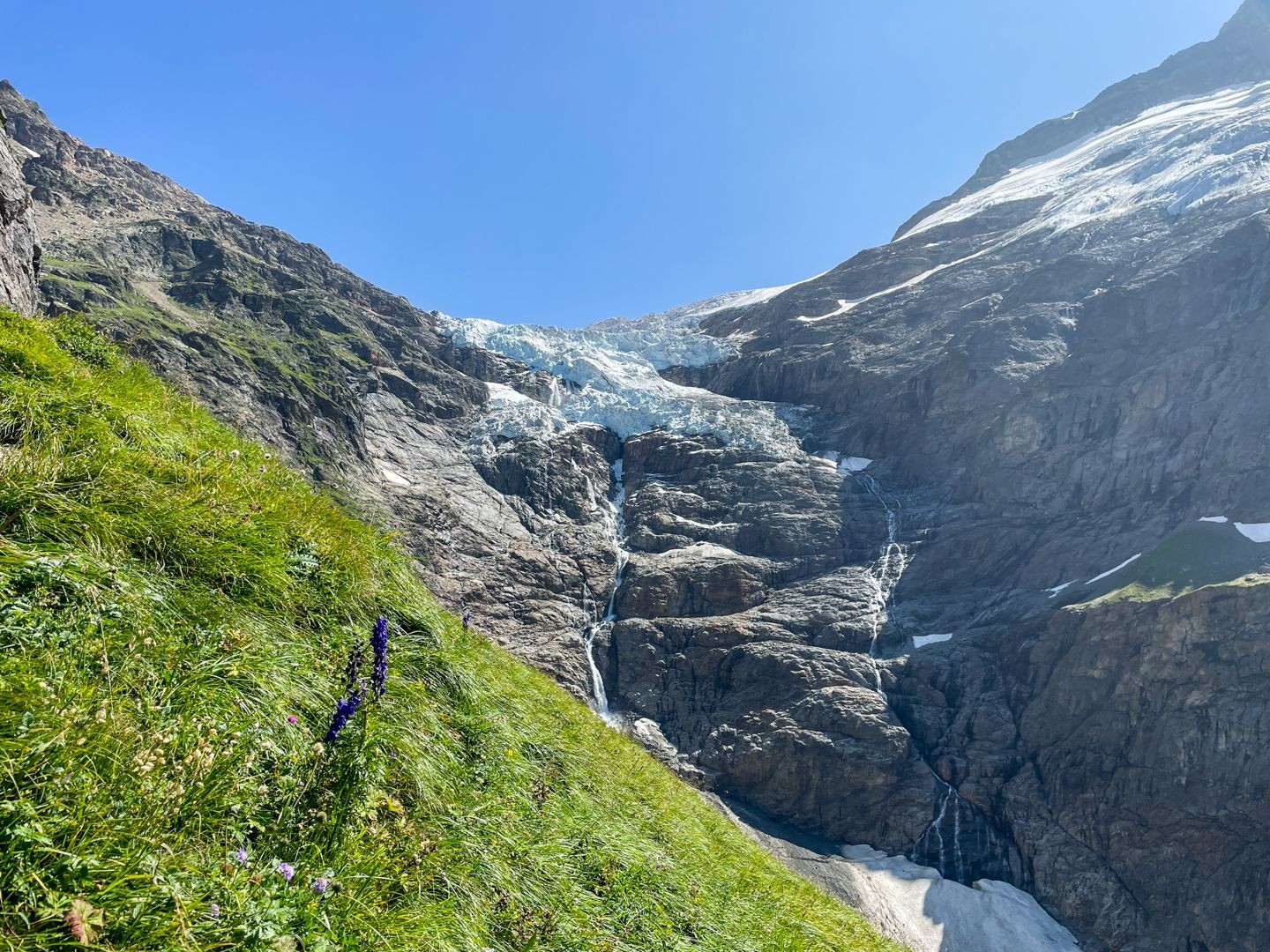 Soudain, le glacier supérieur de Grindelwald est juste à côté.