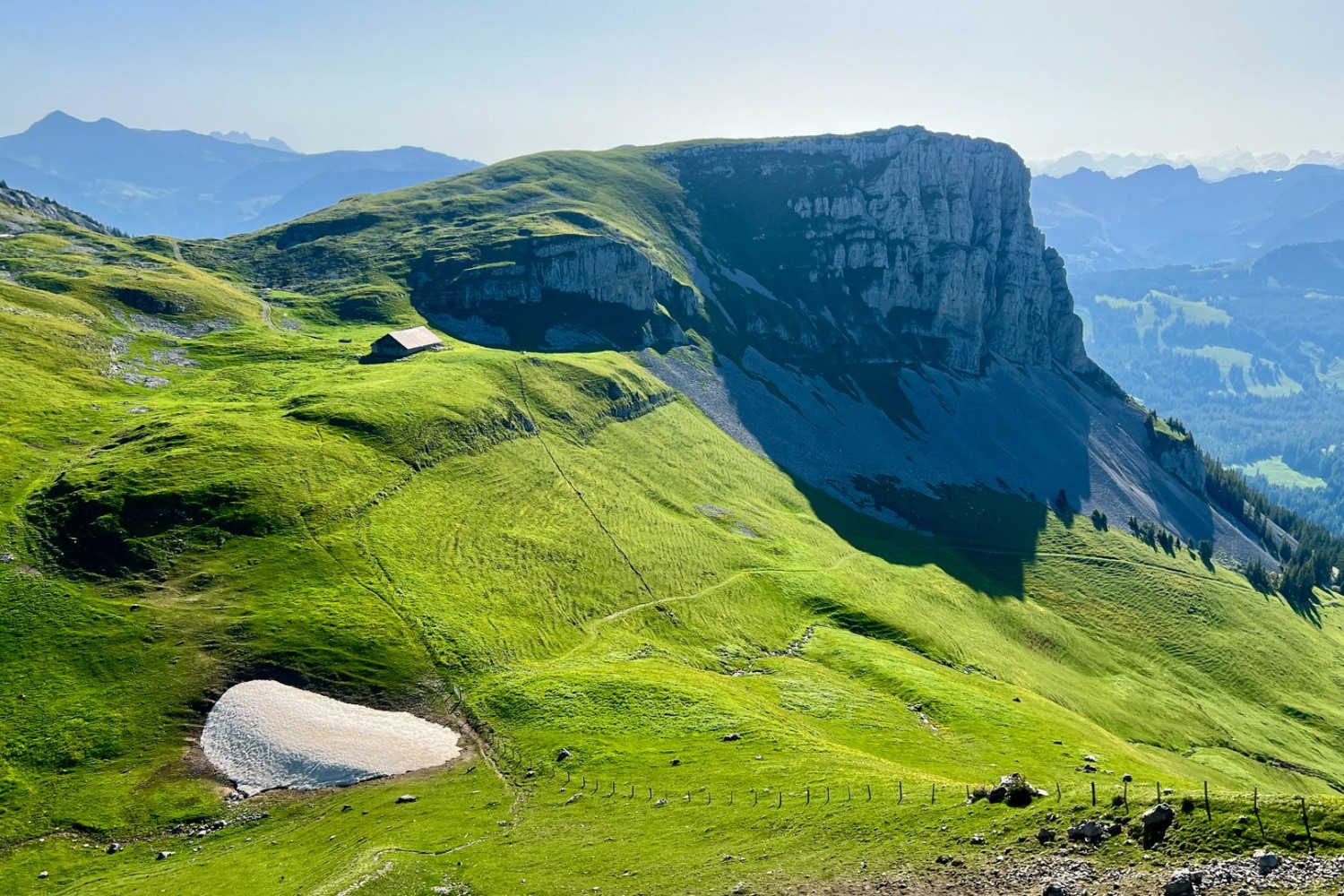 Vue sur le Böli et la Chlushütte.