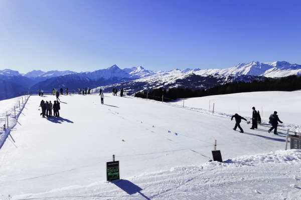 Verschneite Hochebene im Domleschg