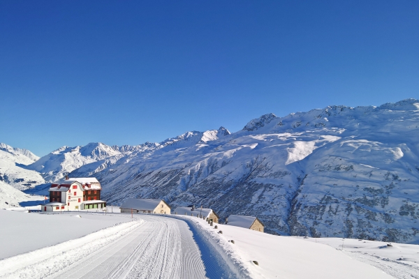 Route fermée dans la vallée d’Urseren