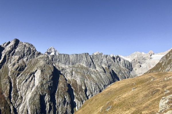 Canali d’irrigazione e panorama sul Foggenhorn