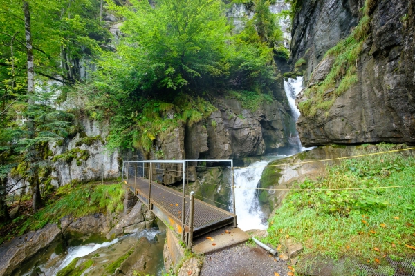 Von der Schweibenalp dem Wasser folgend