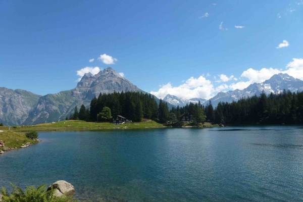 Rundwanderung über dem Arnisee
