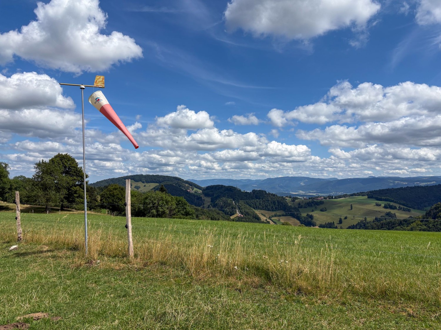 Par temps clair, il est possible de voir jusqu’aux Alpes bernoises.