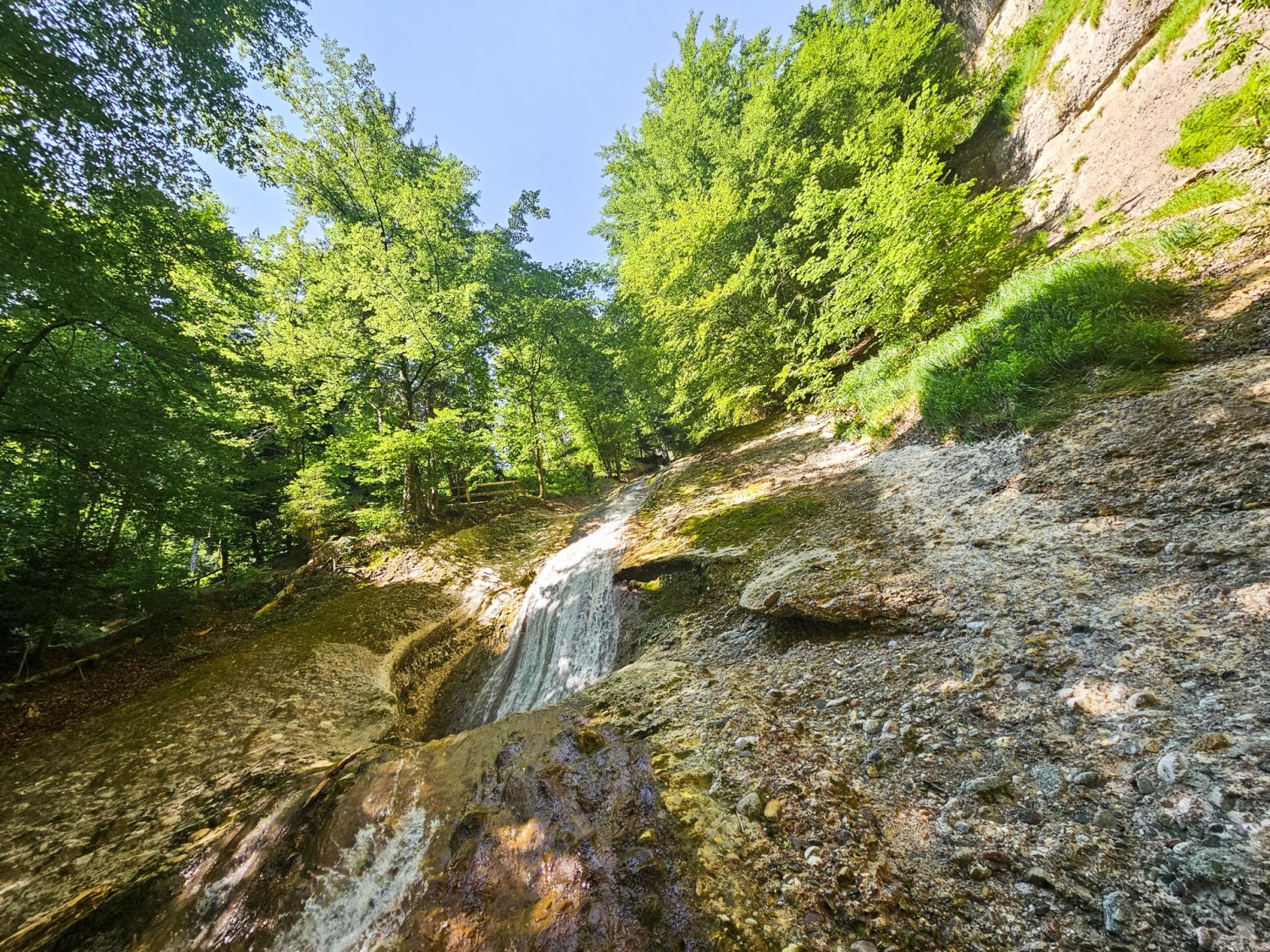 La randonnée permet d’admirer plusieurs cascades et de se baigner s’il fait chaud.