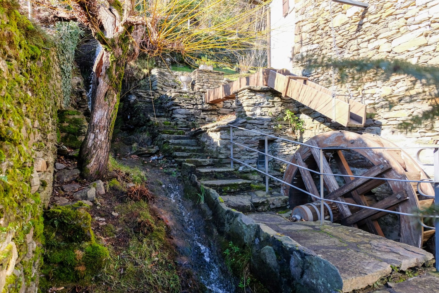 A Soresina si può visitare un mulino con una ruota idraulica a trascinamento superiore.