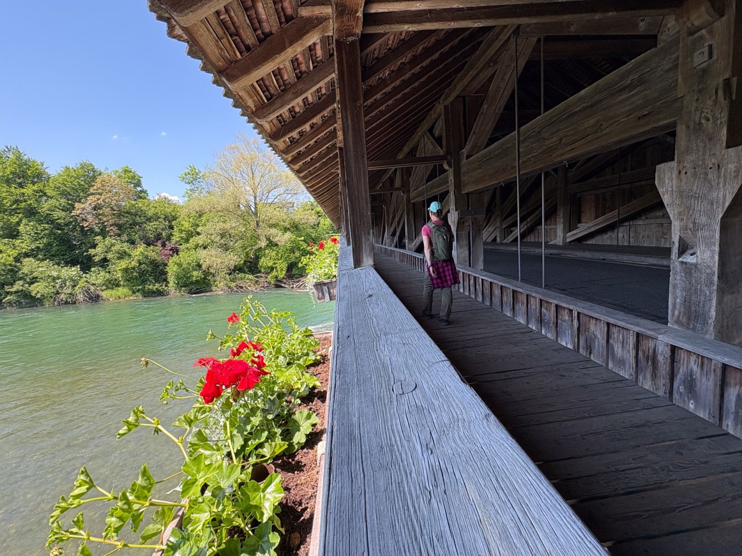 Les origines du pont sur la Reuss remontent au XVIIe siècle. Les piliers centraux et inférieurs de la structure d’origine se dressent encore aujourd’hui.