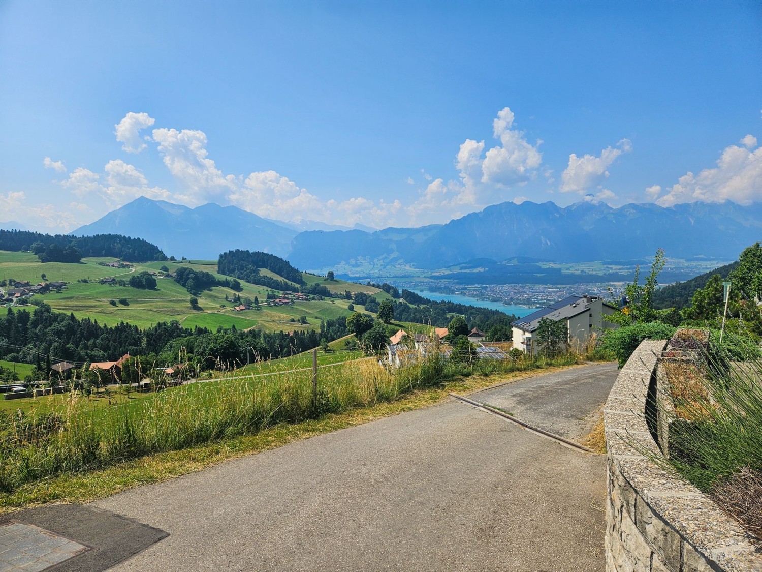 Vue sur le lac de Thoune depuis Goldiwil