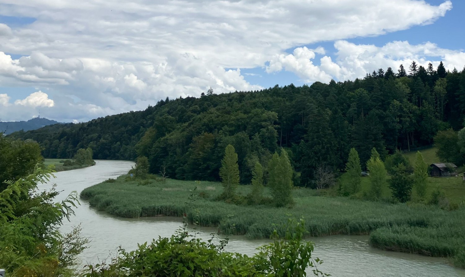 L’Aar serpente en direction du lac de Wohlen.