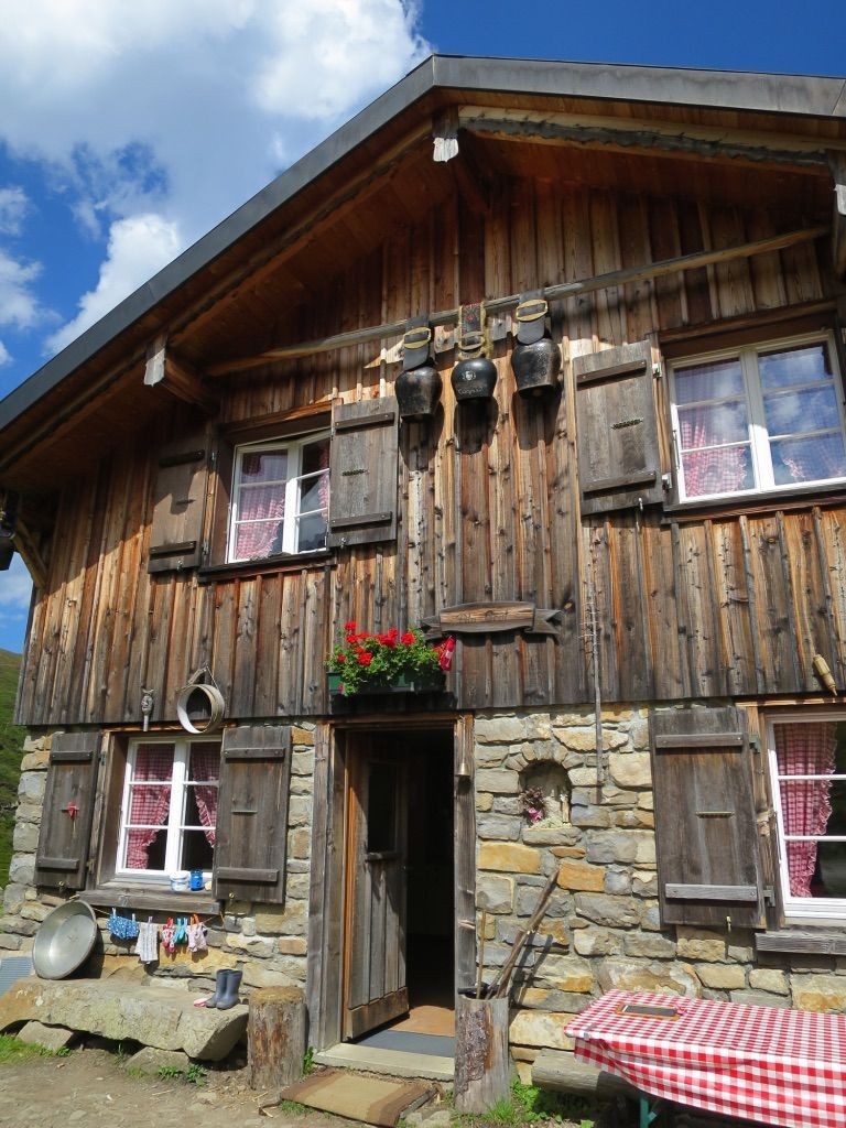 Diese abwechslungsreiche Wanderung ins Gitschital verbindet eindrucksvolle Berglandschaften, gelebte Alpkultur und herrliche Ausblicke zu einem vielseitigen Naturerlebnis.